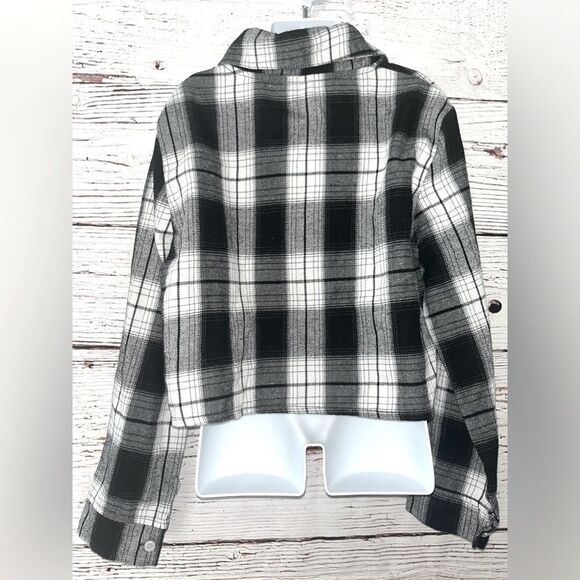 Girl Cropped Plaid Button Down Shirt - Picture 3 of 6